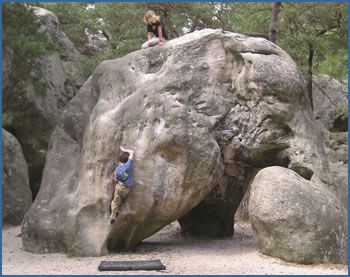 Unknown climbers on the classic L'Elephant boulder at Fontainebleau